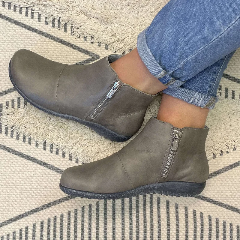 FOGGY GRAY LEATHER