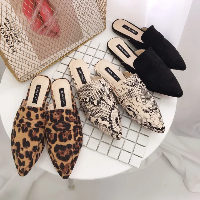 Wholesale PU Simple Pointed Toe Slippers