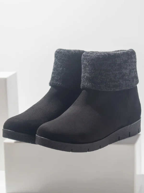 Women Black Flat Boots